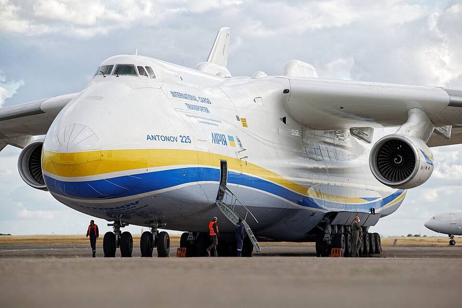Antonov An-225 Mriya cargo aircraft